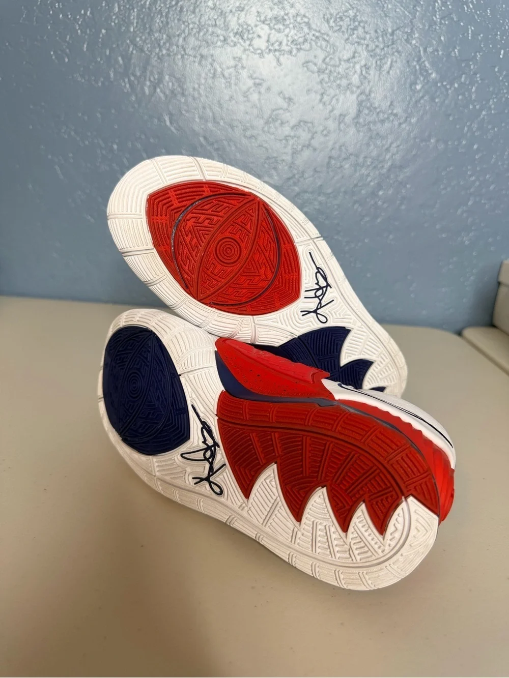 Nike Kyrie 6 USA women or Kids Sneakers size 7- BQ5599-102